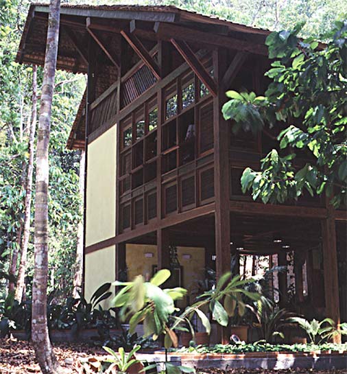 Casa grande de madeira