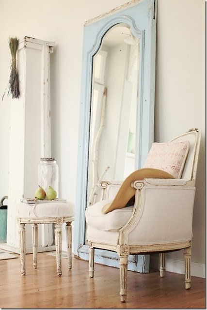 decoração com espelhos apoiados no chão 2