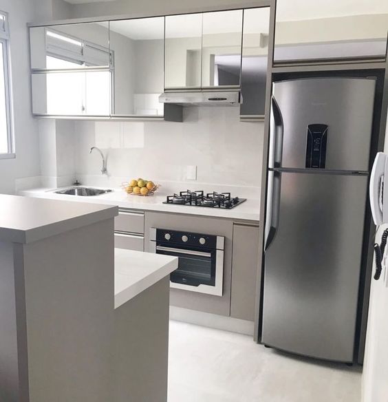 decoração com espelhos nas portas
