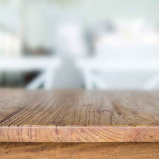 como reformar uma mesa de madeira