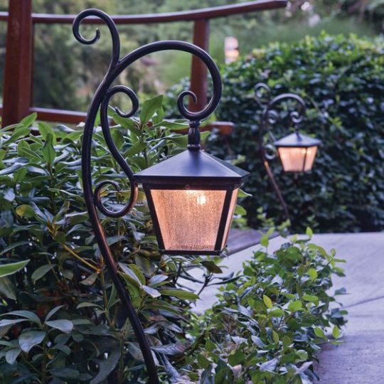 luminária solar para jardim