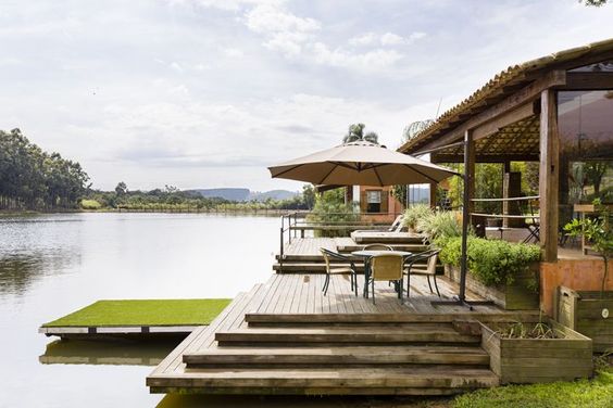 Casa campo moderna com lago